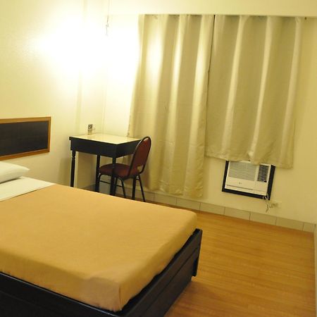 Iloilo Midtown Hotel Екстер'єр фото