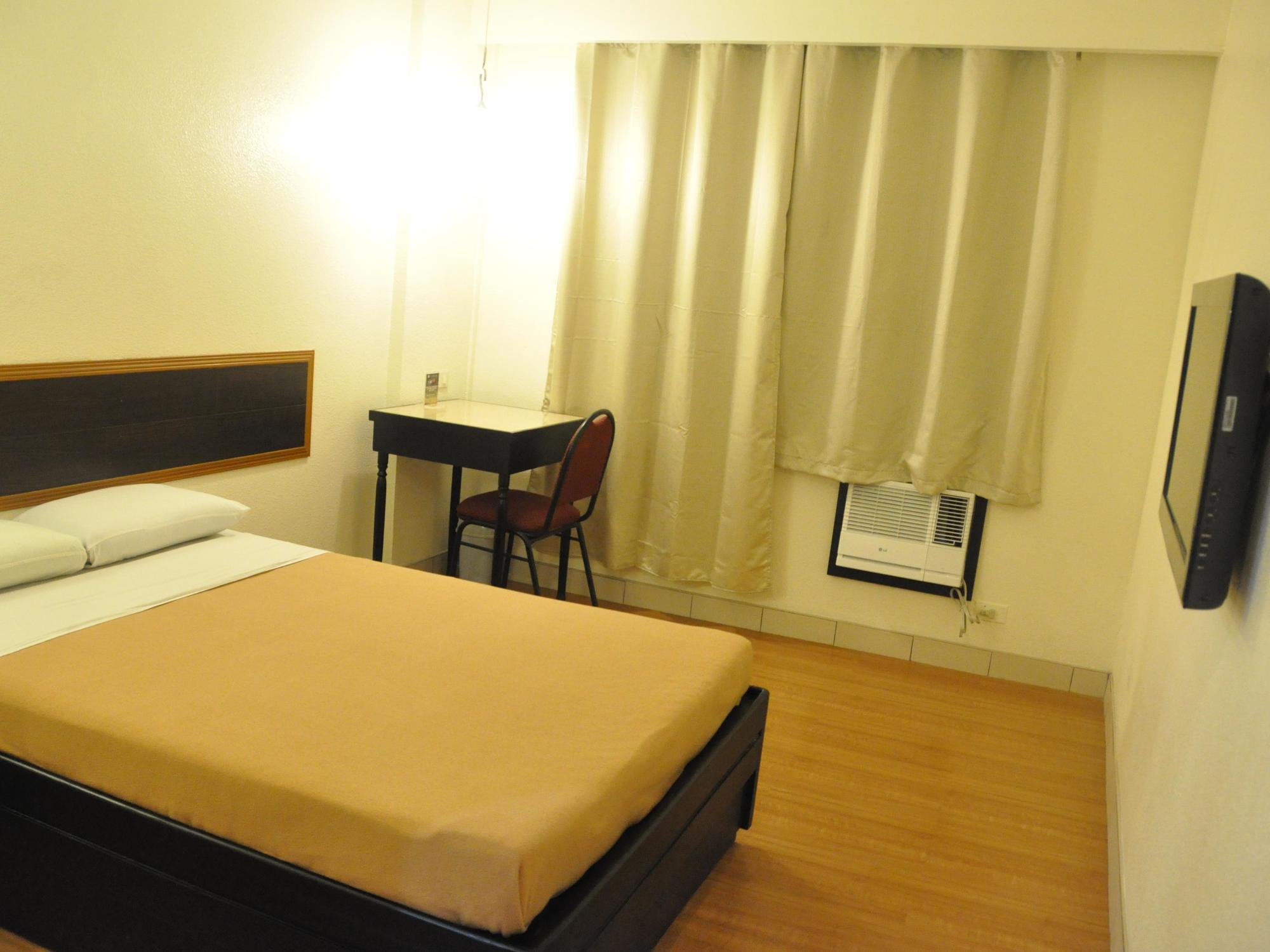 Iloilo Midtown Hotel Екстер'єр фото