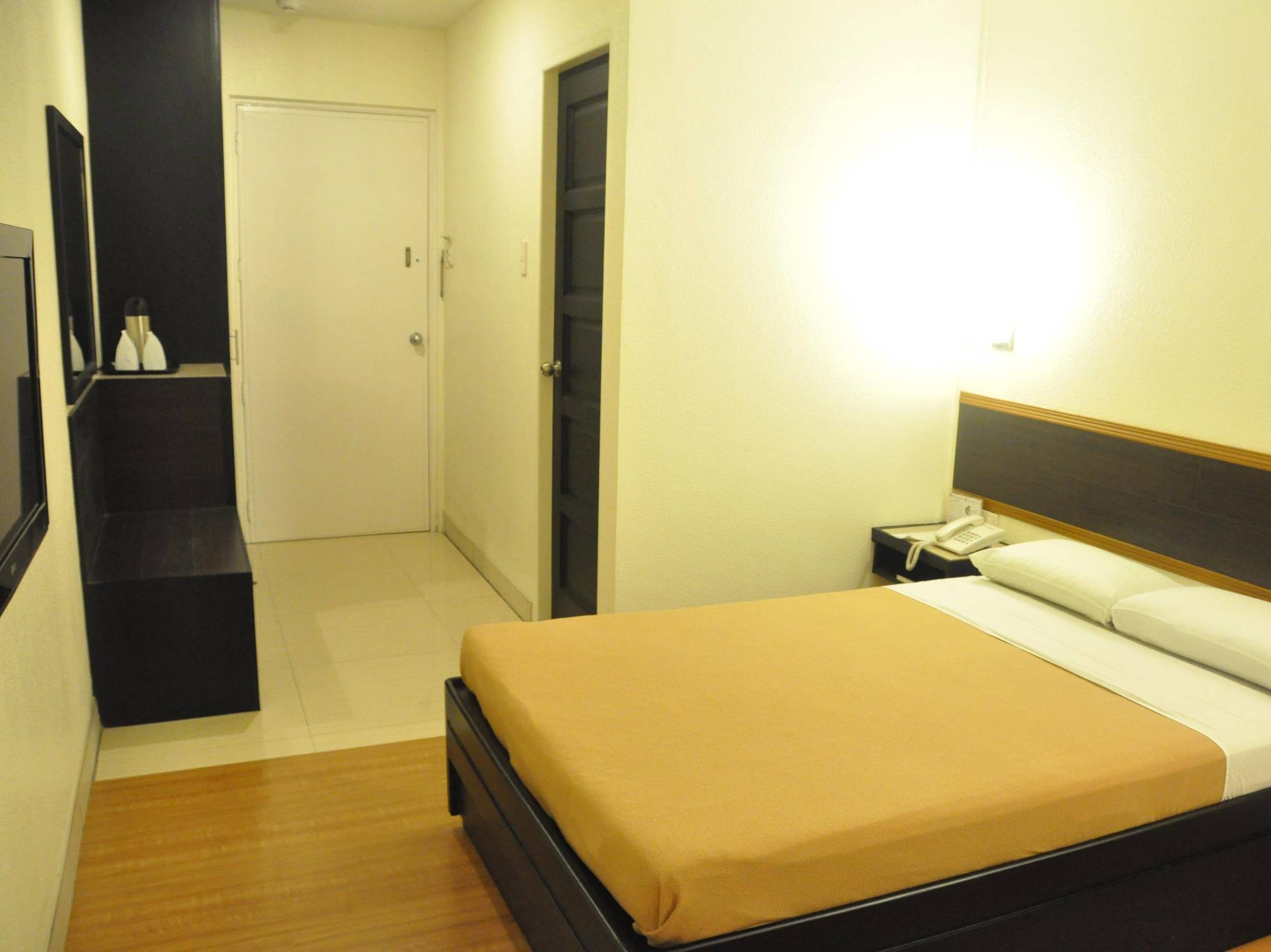 Iloilo Midtown Hotel Екстер'єр фото