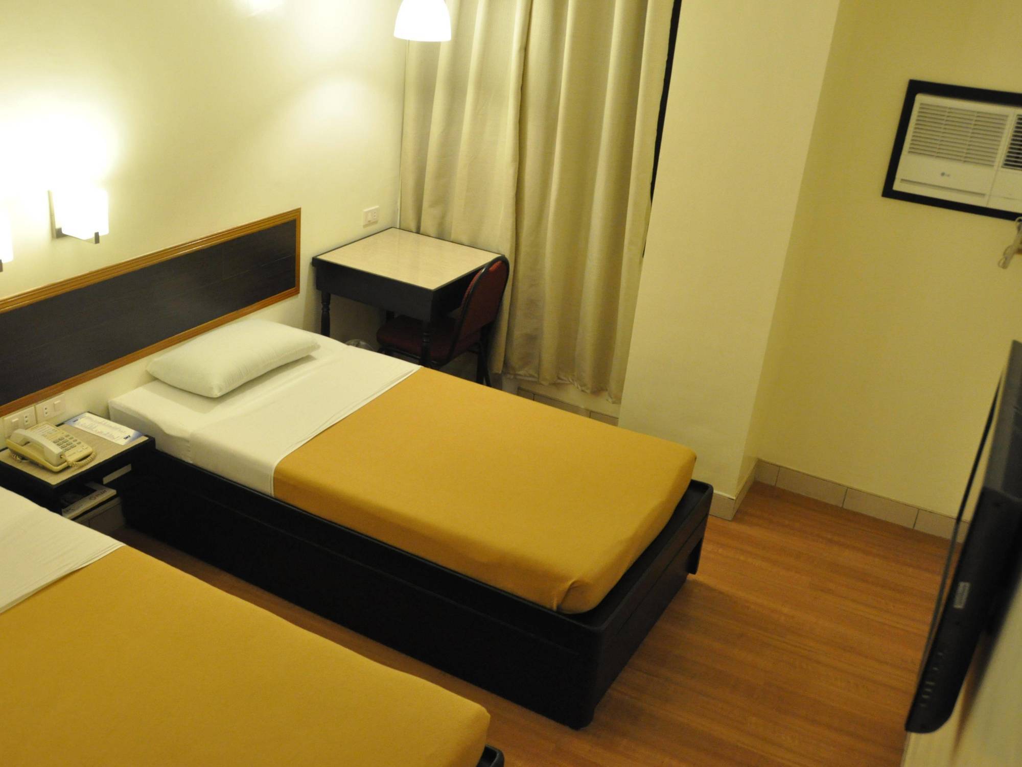 Iloilo Midtown Hotel Екстер'єр фото